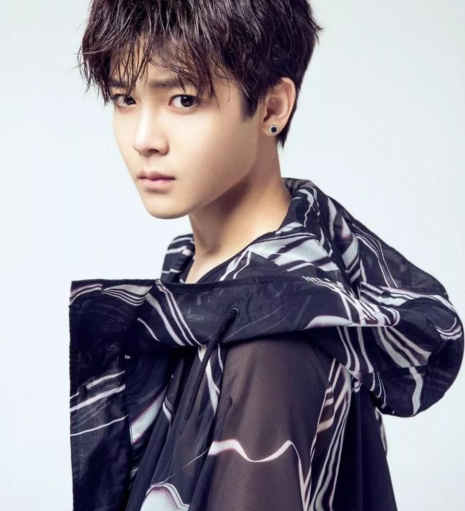 Minghao Hou