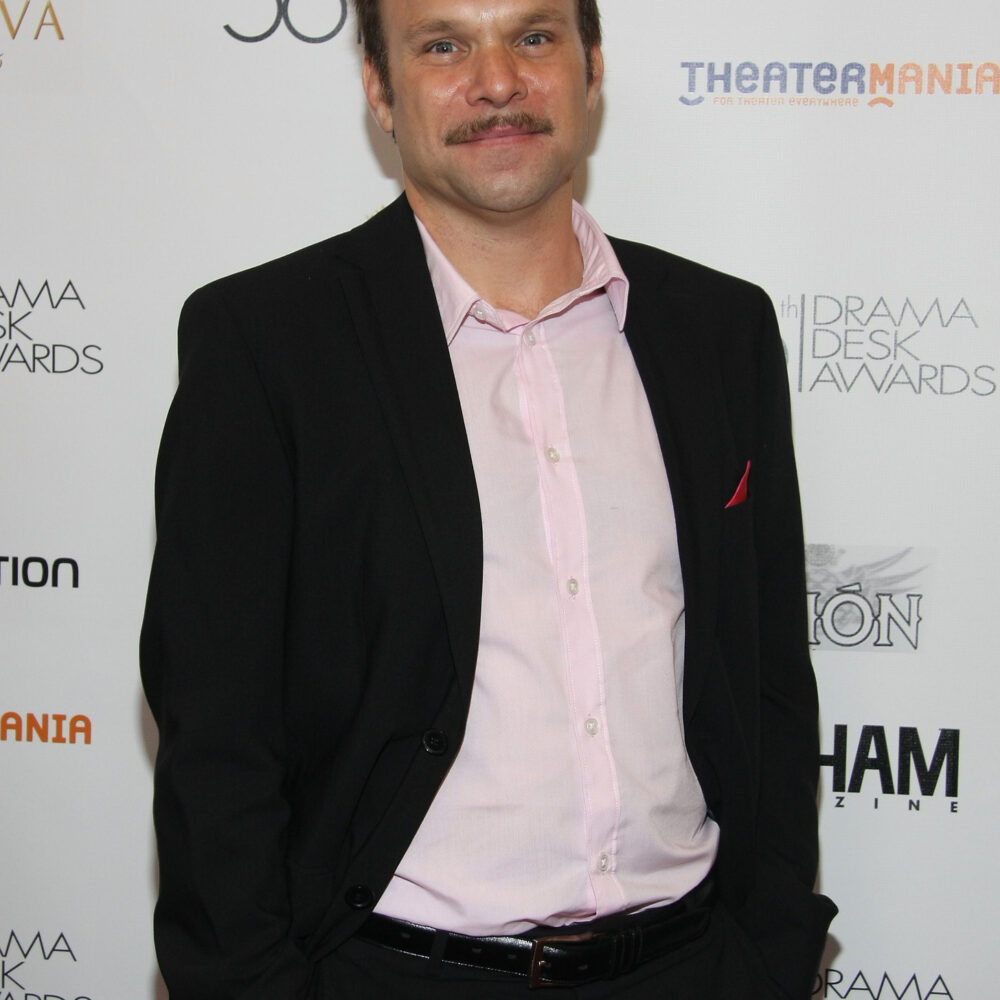 Norbert Leo Butz