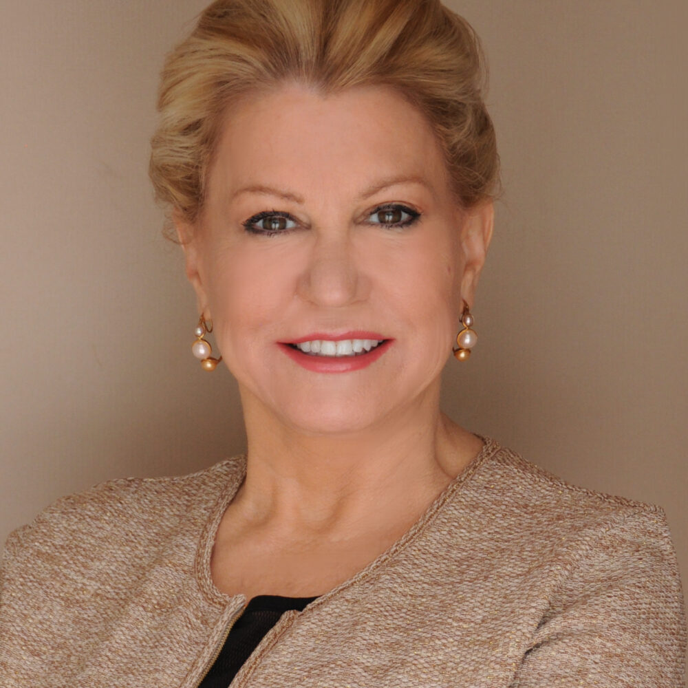 Lois Lee