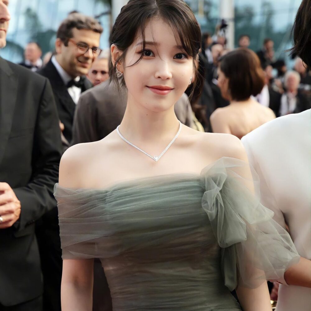 IU